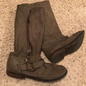 Mossimo Supply Co boots size 9